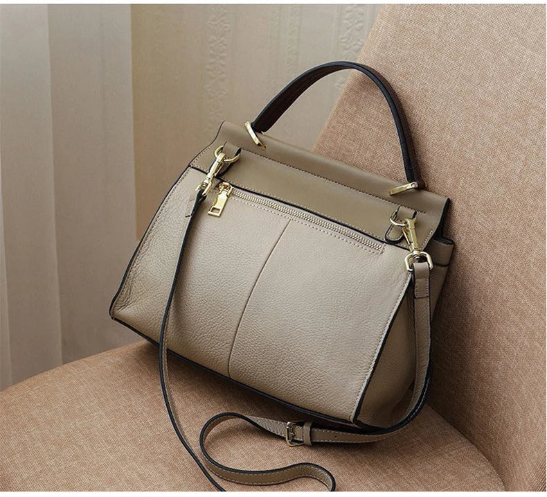 Bolsa Feminina em Couro Legítimo.