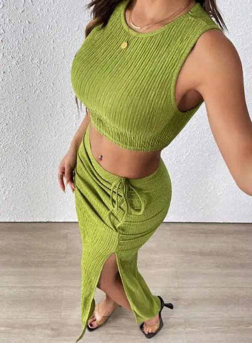 Conjunto Feminino de Festa com Cropped Franzido e Saia Longa Ajustada.