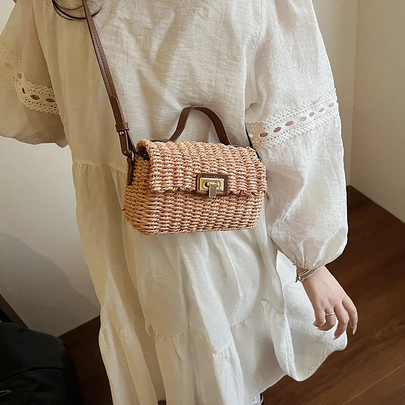Bolsa Feminina de Palha Natural com Design Minimalista de Verão.