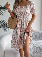 Vestido Feminino Curto Estampado com Decote Quadrado e Mangas Bufantes.