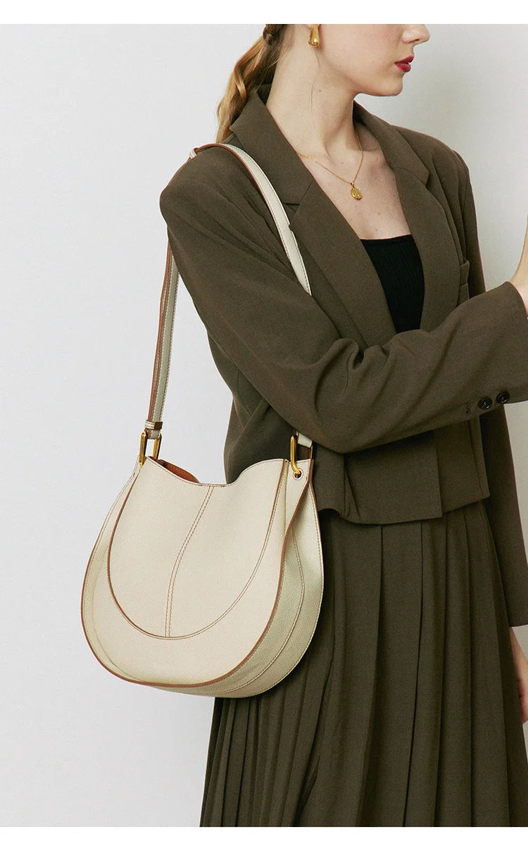 Bolsa de Viagem Feminina em Camurça Sintética de Toque Premium.