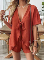 Conjunto Feminino Slim de Verão com Blusa Tricotada e Shorts de Cintura Elástica.