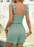 Conjunto Feminino Slim de Verão com Blusa Decote Quadrado e Shorts de Corte Reto.