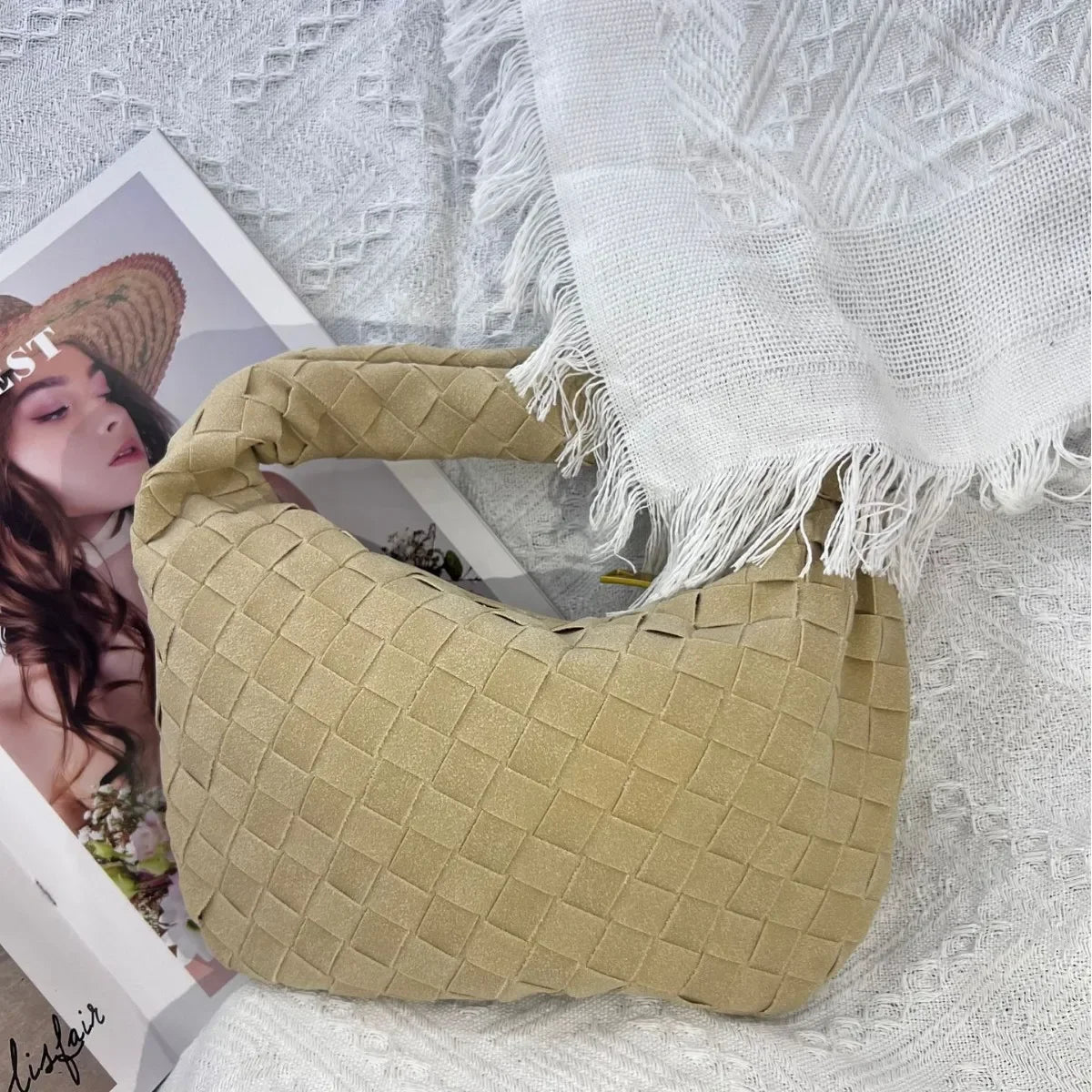 Bolsa Feminina de Seda e Couro Sintético com Design Sofisticado e Funcional