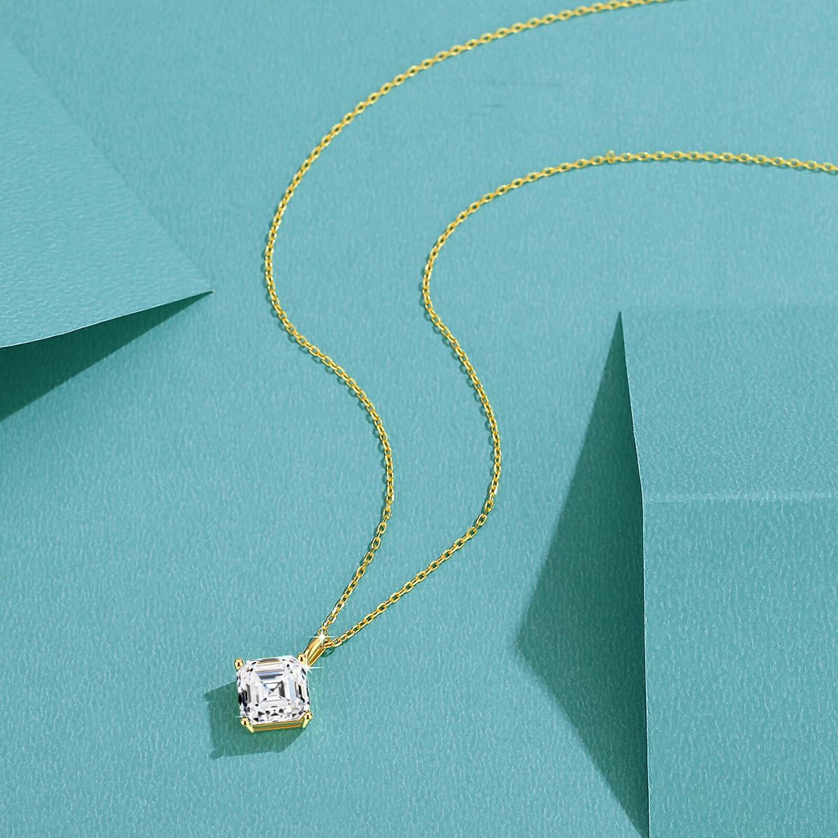 Colar Feminino com Pingente de Moissanite Asscher em Ouro 14K