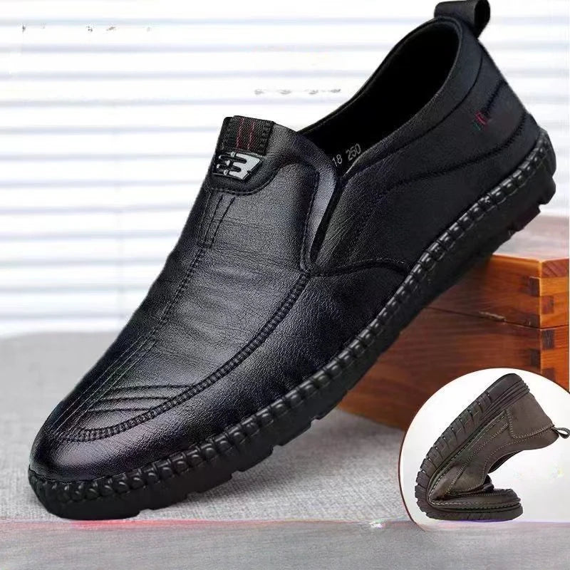 Mocassim Masculino Slip-On em Couro PU Premium com Solado de Borracha Antiderrapante.