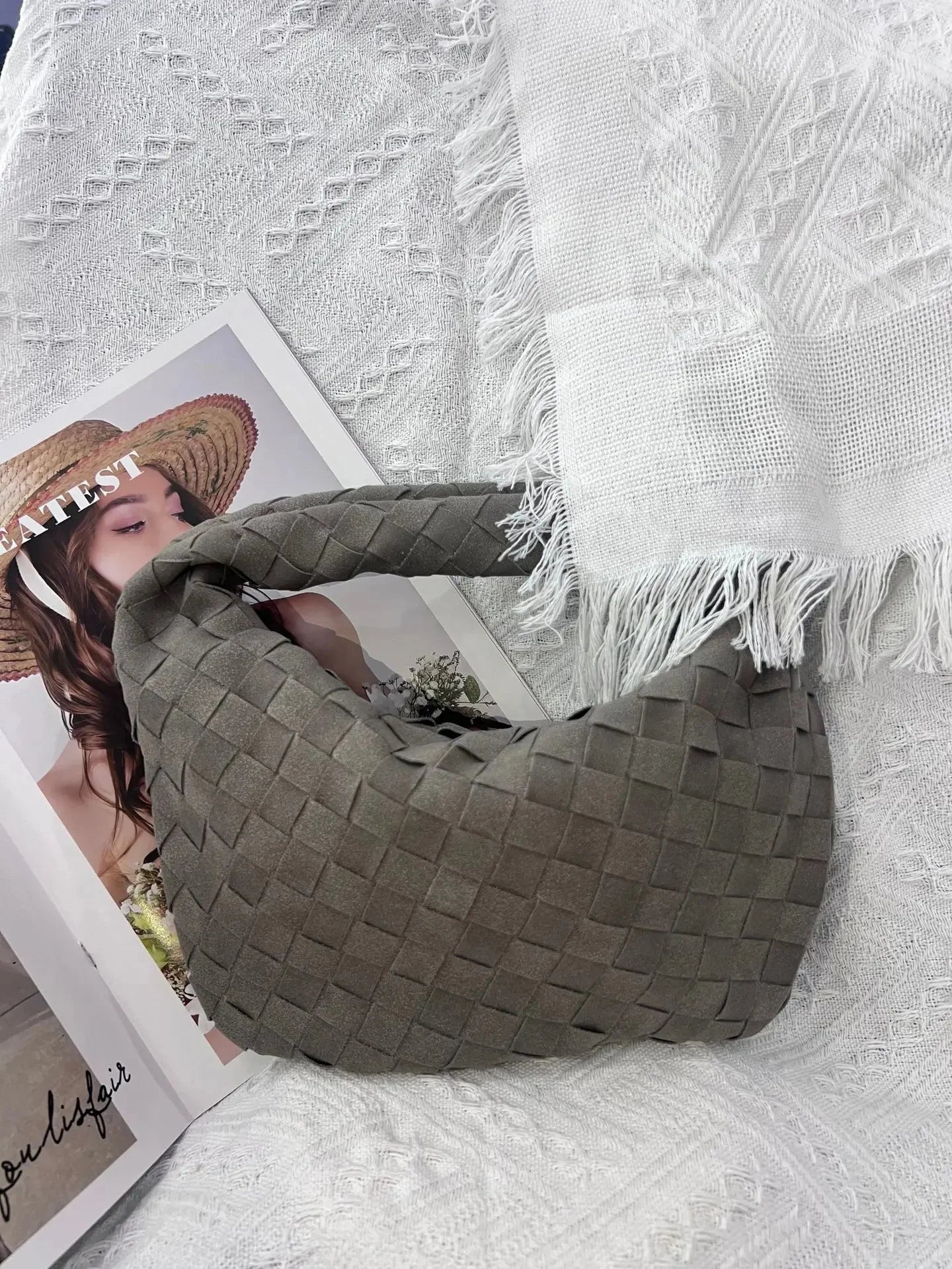 Bolsa Feminina de Seda e Couro Sintético com Design Sofisticado e Funcional