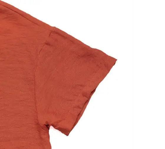 Conjunto Feminino Slim de Verão com Blusa Tricotada e Shorts de Cintura Elástica.