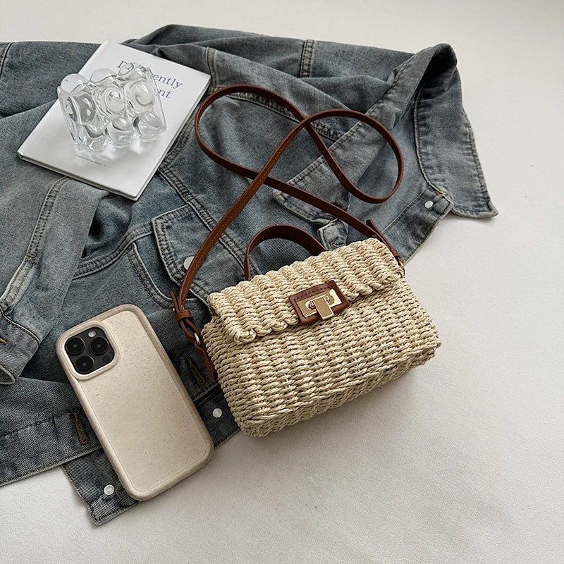 Bolsa Feminina de Palha Natural com Design Minimalista de Verão.