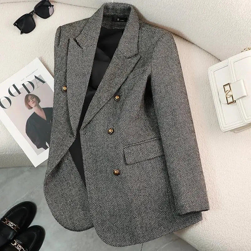 Blazer Feminino em Algodão e Lã com Abotoamento Duplo e Gola Entalhada