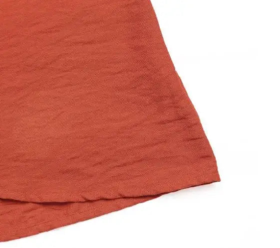 Conjunto Feminino Slim de Verão com Blusa Tricotada e Shorts de Cintura Elástica.