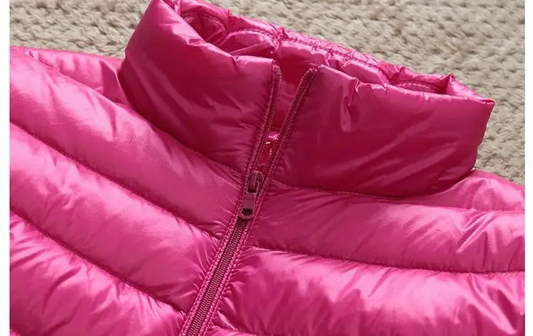 Jaqueta Feminina de Plumas com Capuz Integrado.