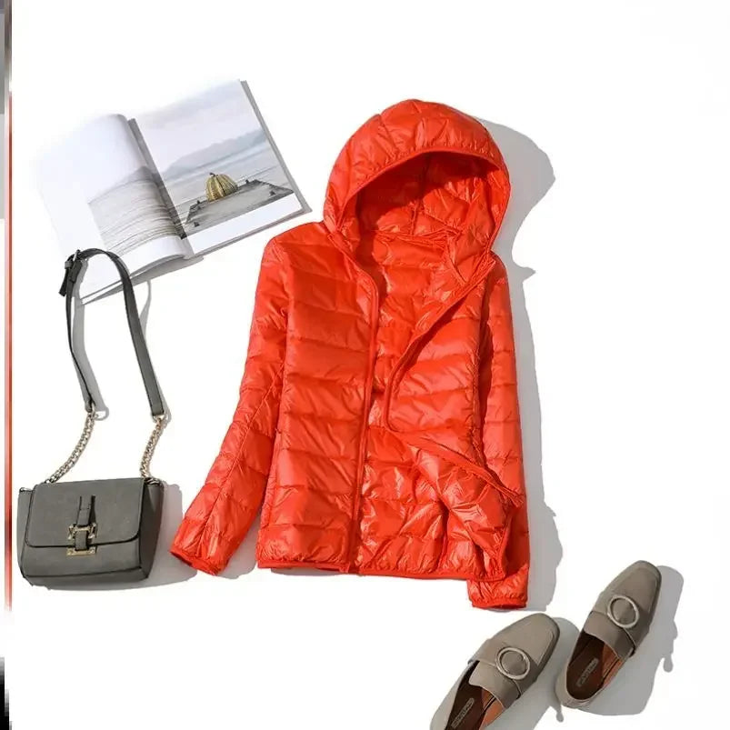 Jaqueta Feminina de Plumas com Capuz Integrado.