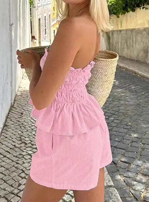 Conjunto Feminino Tomara-que-Caia com Shorts e Detalhes de Babados.