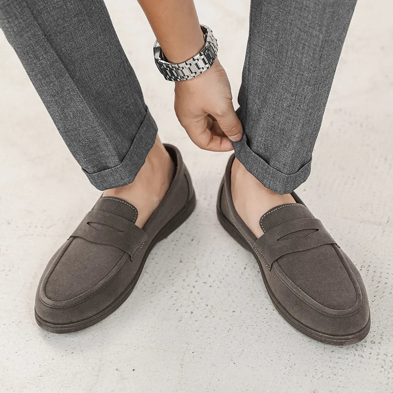 Mocassim Masculino Slip-On em Material Premium Leve com Solado em Borracha Antiderrapante.