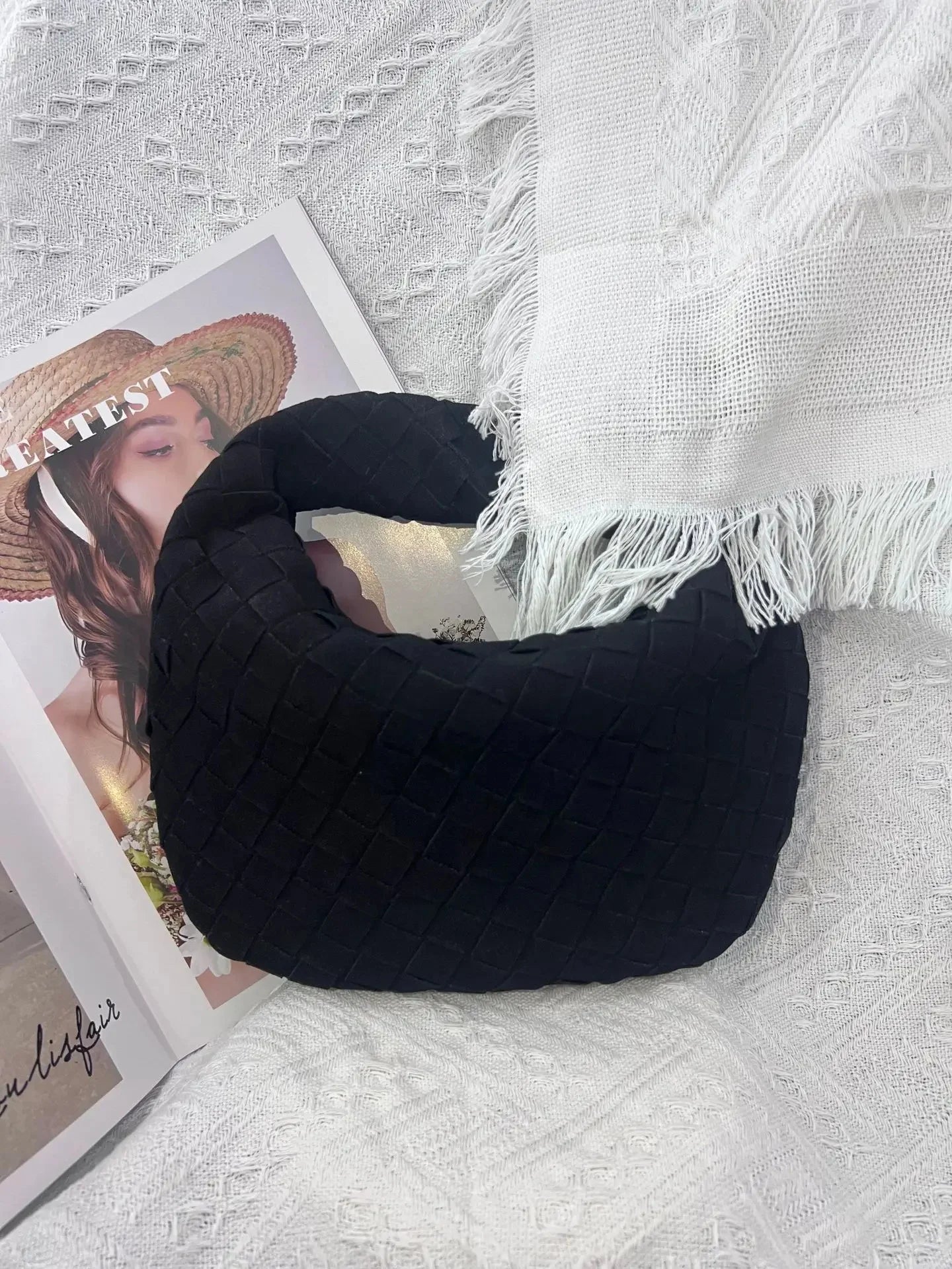 Bolsa Feminina de Seda e Couro Sintético com Design Sofisticado e Funcional