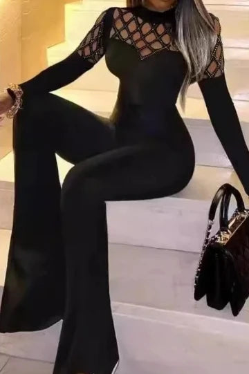 Macacão Feminino Longo Vintage com Detalhes Vazados e Aplique de Cristais.