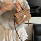 Bolsa Feminina de Palha Natural com Design Minimalista de Verão.
