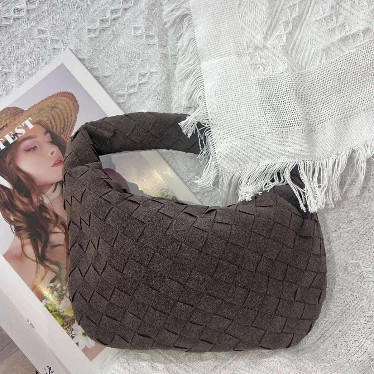 Bolsa Feminina de Seda e Couro Sintético com Design Sofisticado e Funcional