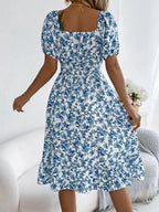 Vestido Feminino Curto Estampado com Decote Quadrado e Mangas Bufantes.