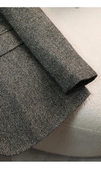 Blazer Feminino em Algodão e Lã com Abotoamento Duplo e Gola Entalhada