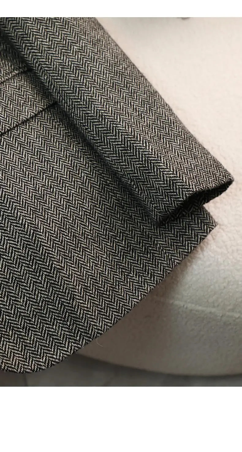 Blazer Feminino em Algodão e Lã com Abotoamento Duplo e Gola Entalhada