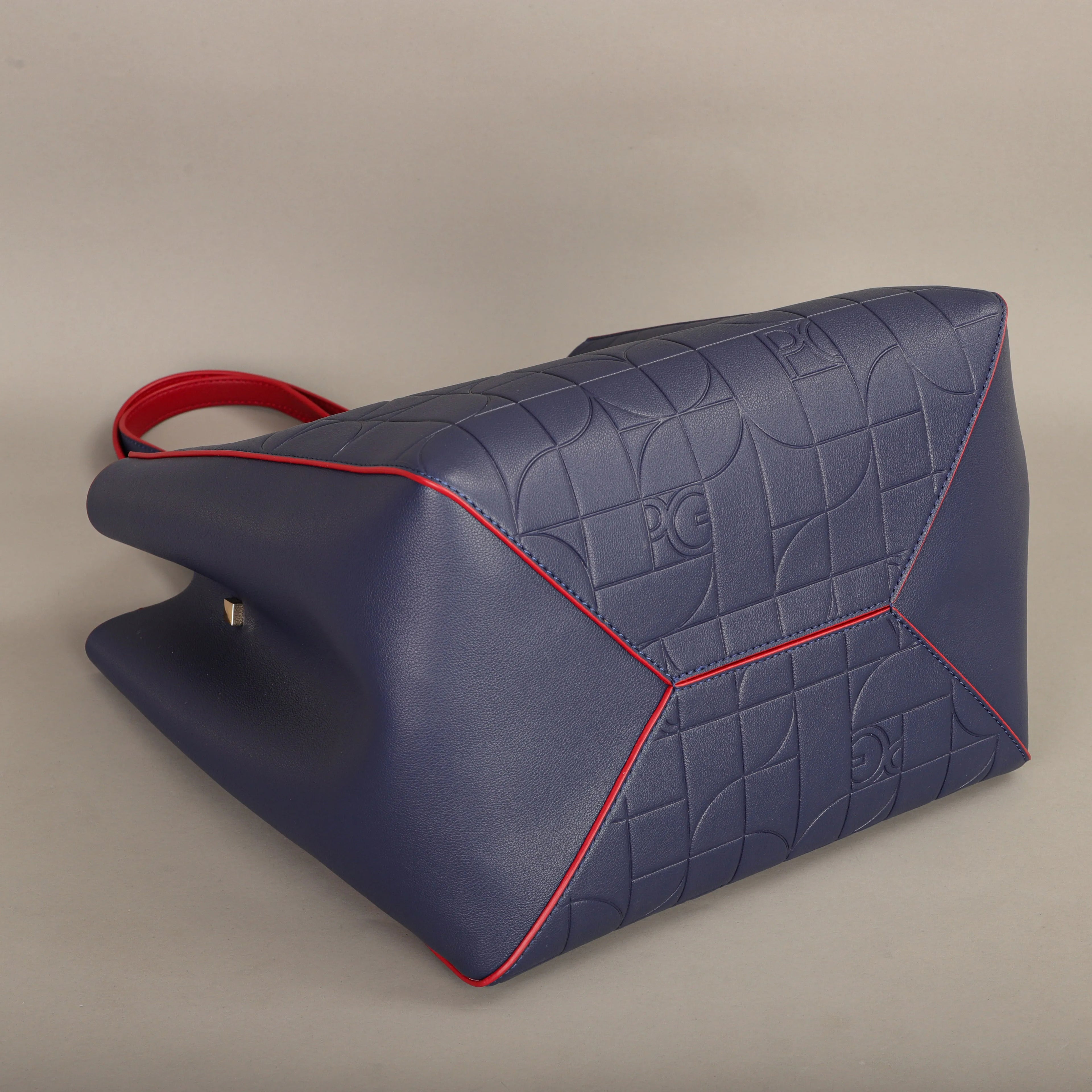 Bolsa Feminina Tipo Balde em Couro PU com Estampa Geométrica.