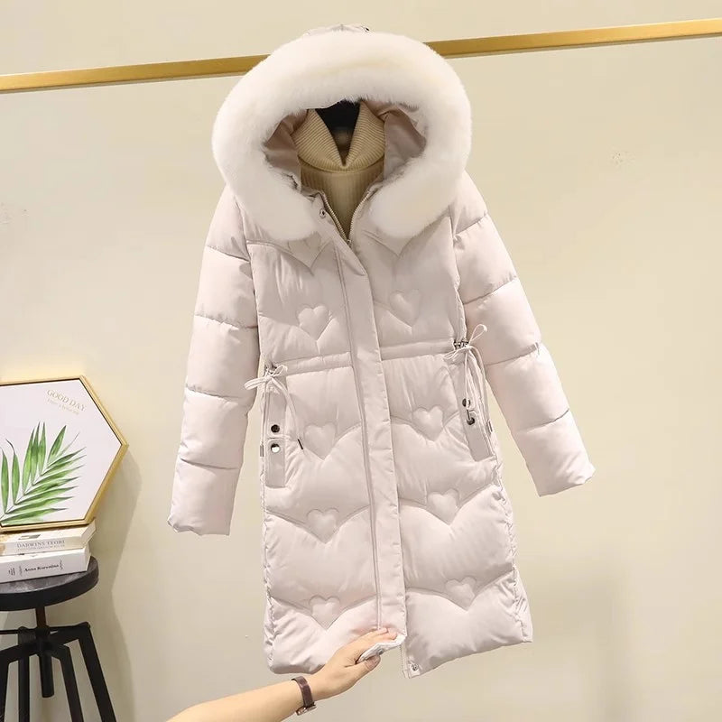 Casaco Feminino Acolchoado com Gola Alta e Capuz Integrado.