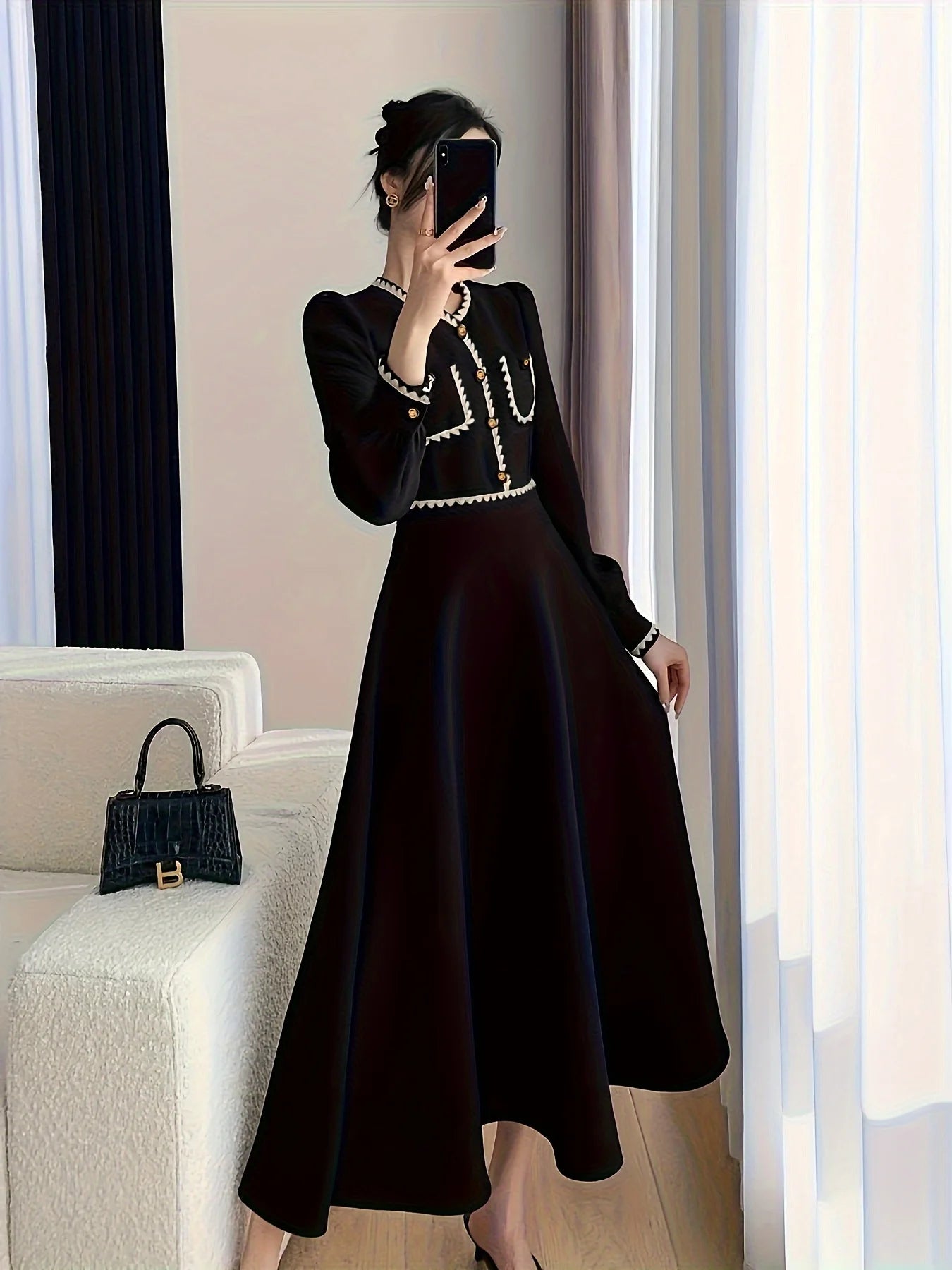 Vestido Feminino Corte em A com Decote em V.