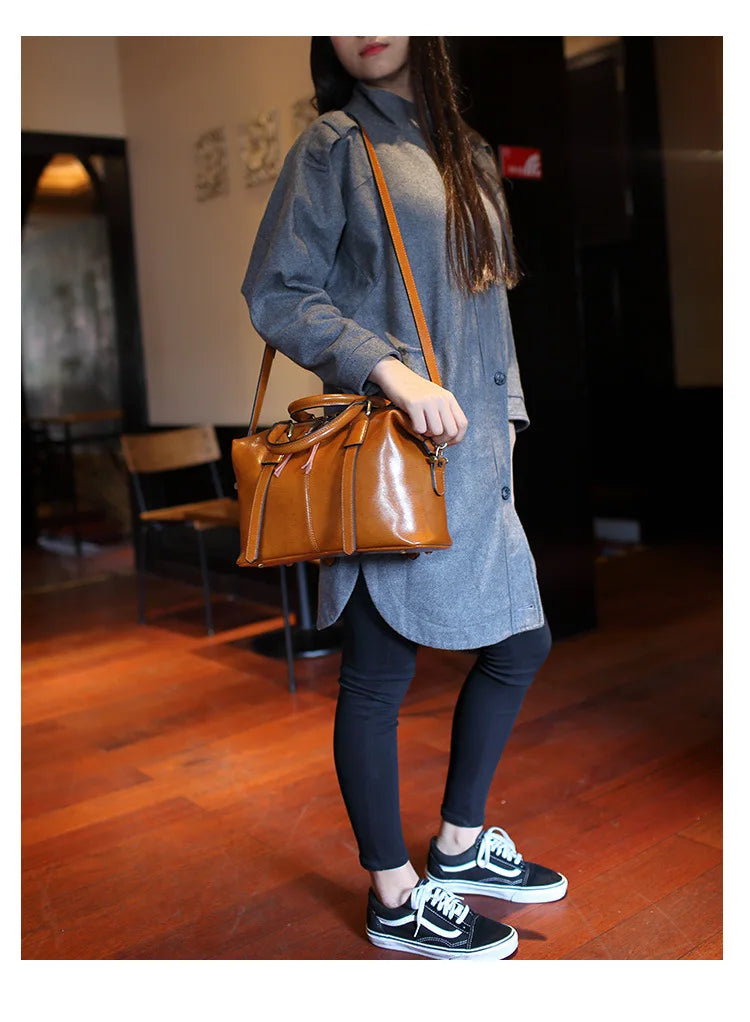 Bolsa Feminina em Couro Bovino Envernizado