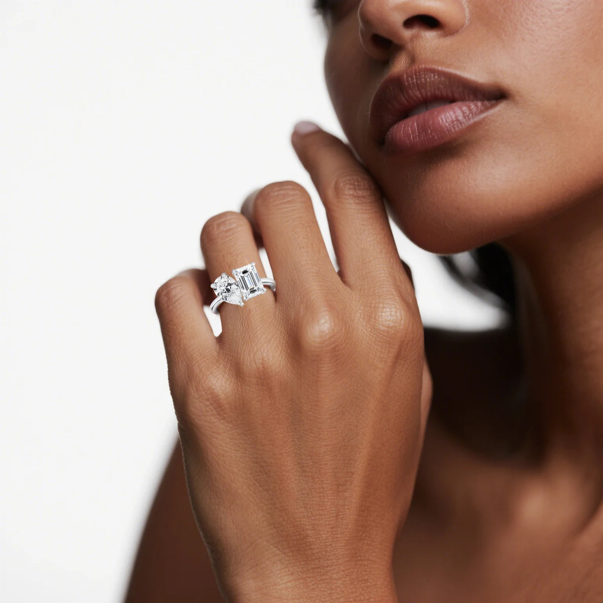 Anel Feminino de Moissanita com Lapidação Esmeralda e Pera em Prata 925 Banhado a Ouro