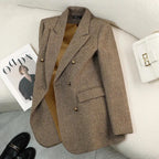 Blazer Feminino em Algodão e Lã com Abotoamento Duplo e Gola Entalhada