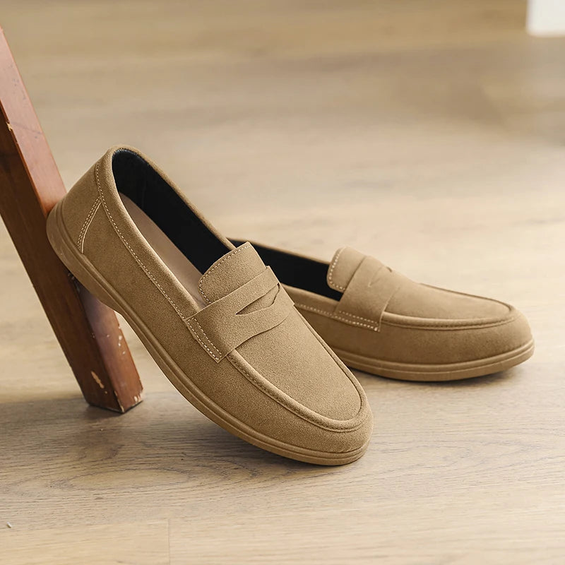 Mocassim Masculino Slip-On em Material Premium Leve com Solado em Borracha Antiderrapante.