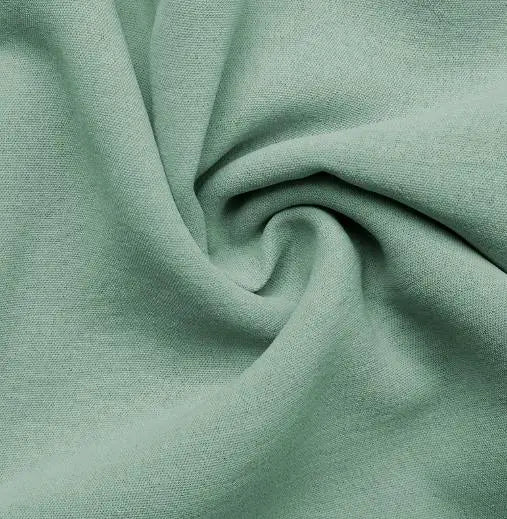 Conjunto Feminino Slim de Verão com Blusa Decote Quadrado e Shorts de Corte Reto.