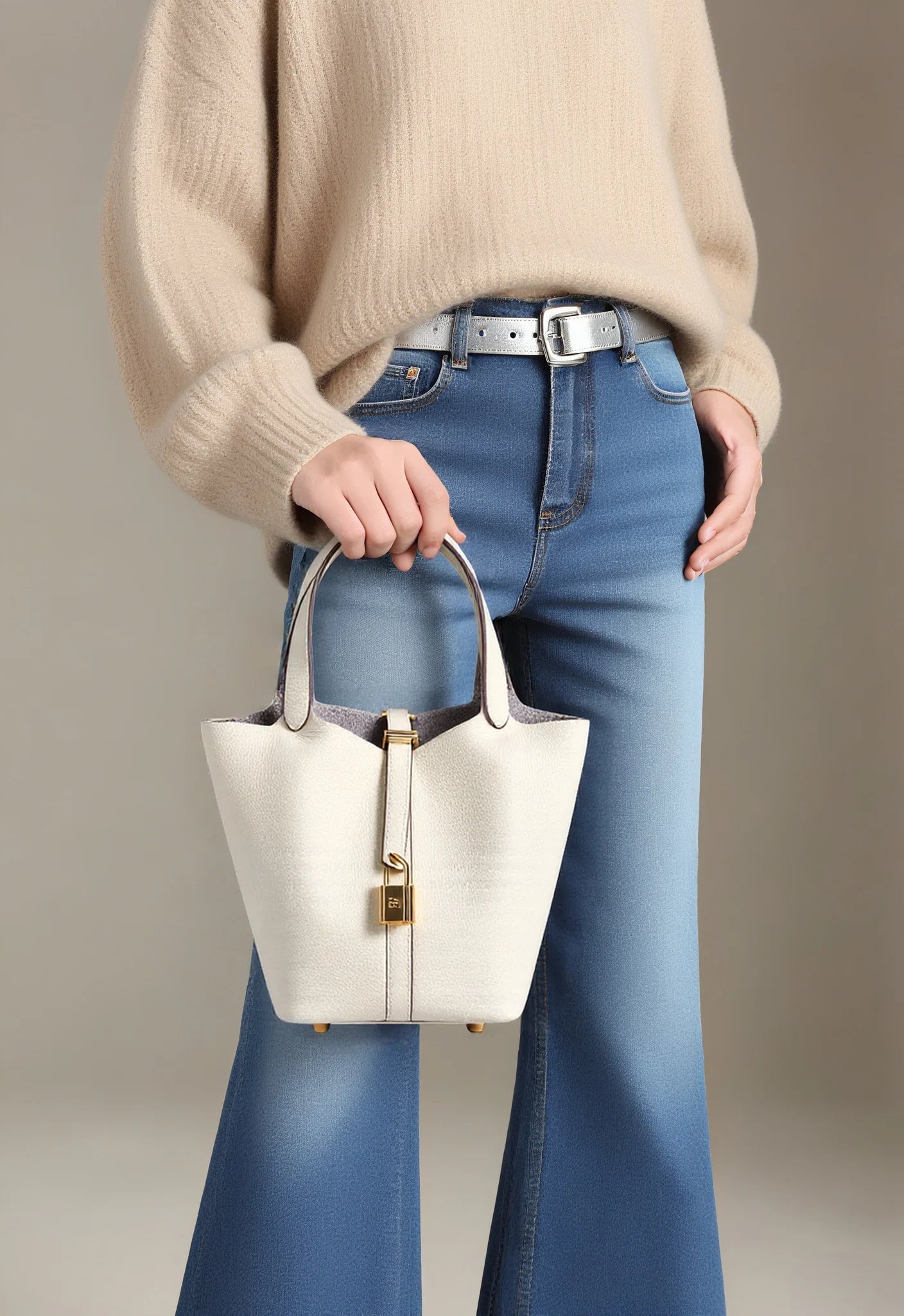 Bolsa Feminina Tipo Balde em Couro Legítimo Premium com Forro em Couro e Acabamento Artesanal