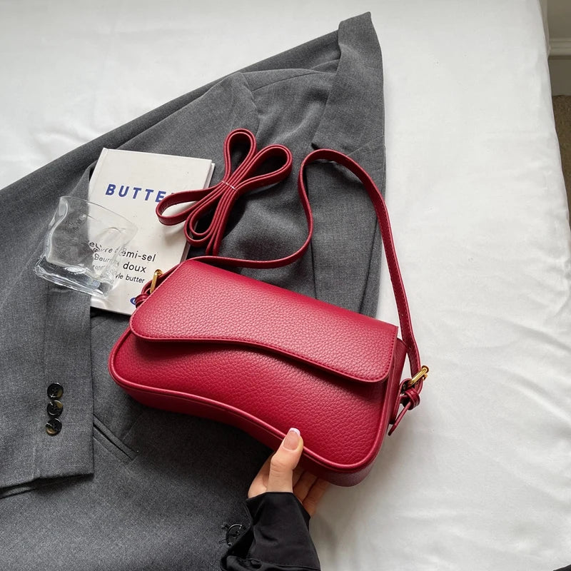 Bolsa transversal MOODS com formas irregulares.