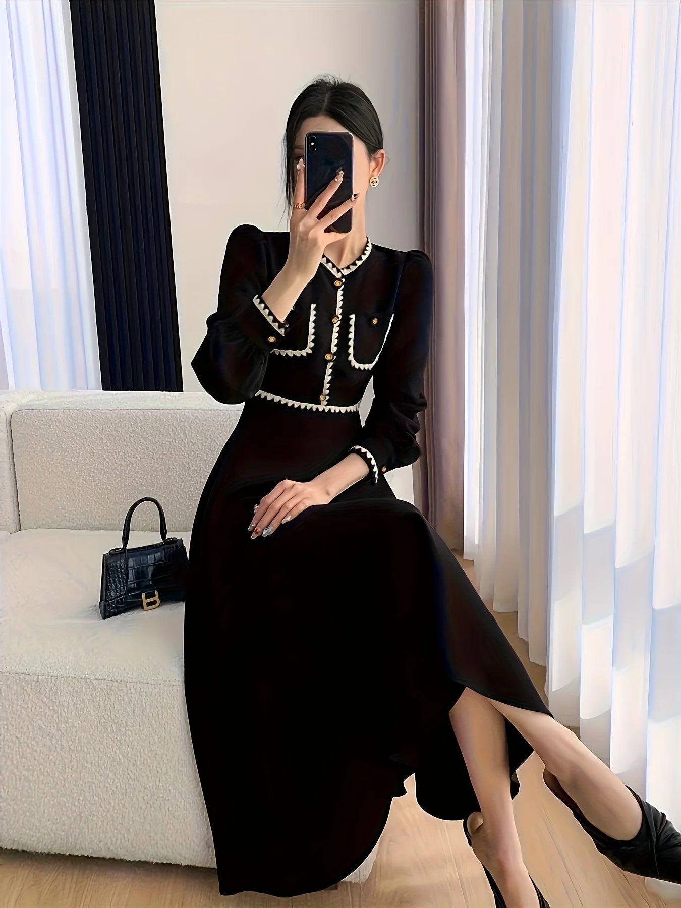 Vestido Feminino Corte em A com Decote em V.