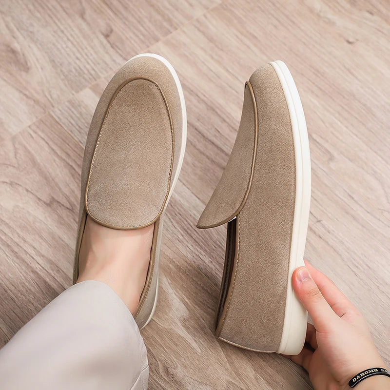 Mocassim Masculino Slip-On em Borracha Premium e Tecido Multicolorido.