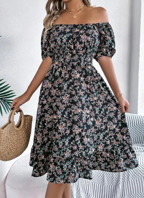 Vestido Feminino Curto Estampado com Decote Quadrado e Mangas Bufantes.