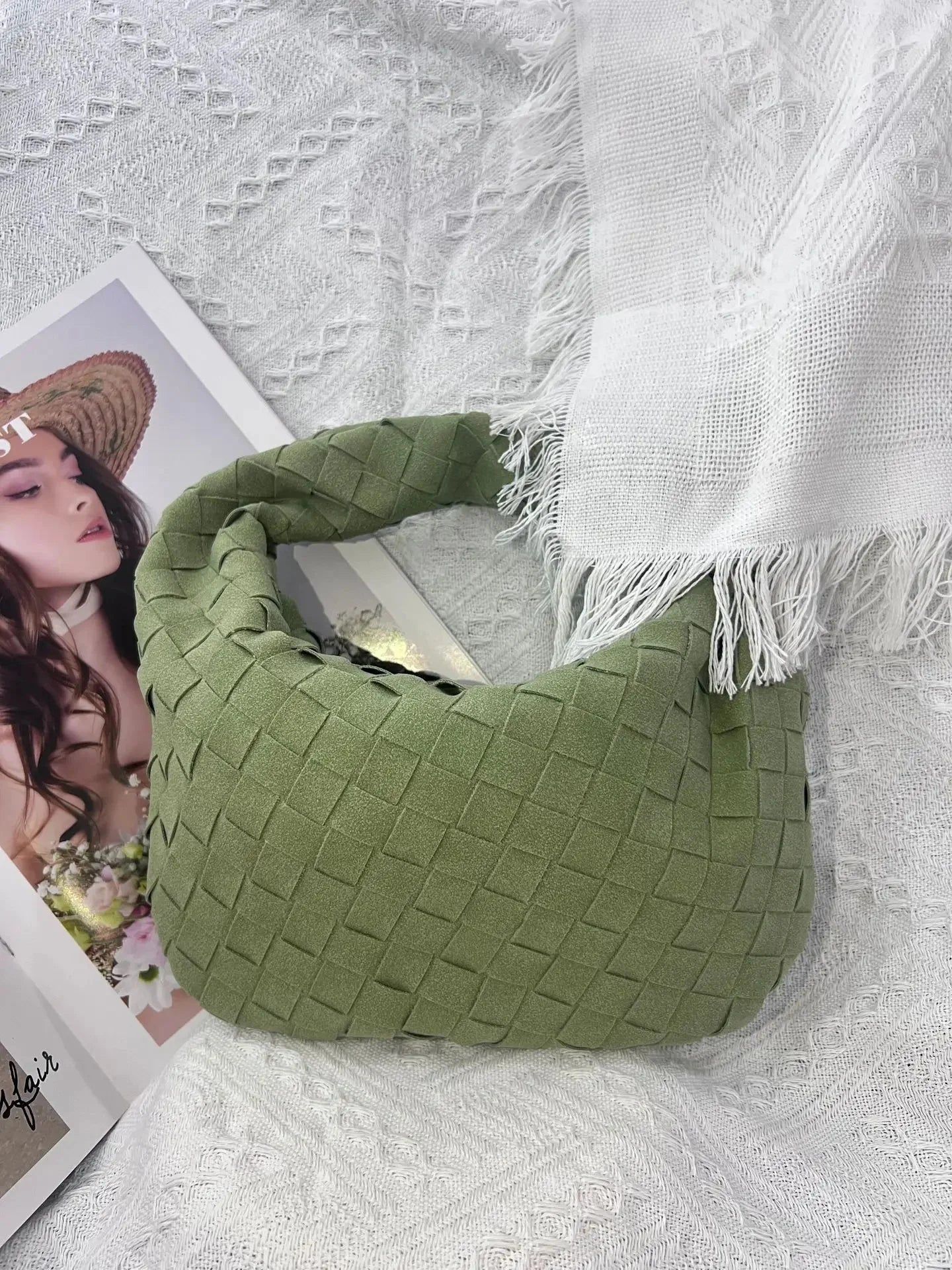 Bolsa Feminina de Seda e Couro Sintético com Design Sofisticado e Funcional