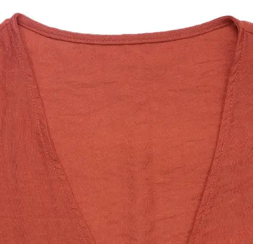 Conjunto Feminino Slim de Verão com Blusa Tricotada e Shorts de Cintura Elástica.