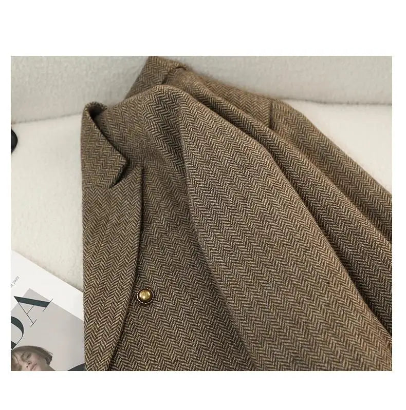 Blazer Feminino em Algodão e Lã com Abotoamento Duplo e Gola Entalhada