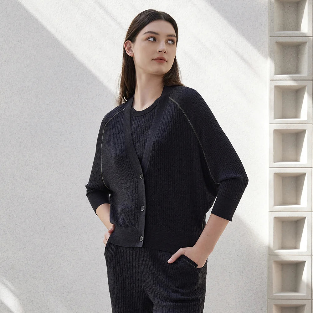 Cardigã Feminino em Lã e Seda com Detalhes em Miçangas.