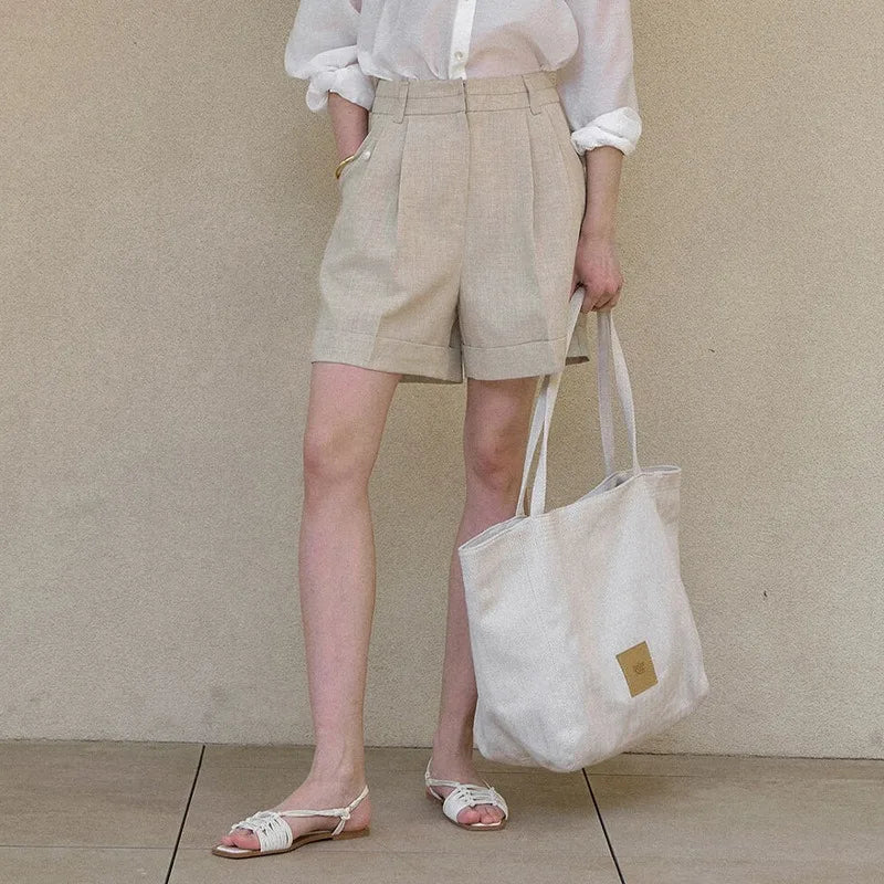 Shorts Feminino Clássico de Cintura Alta com Bolsos Duplos.