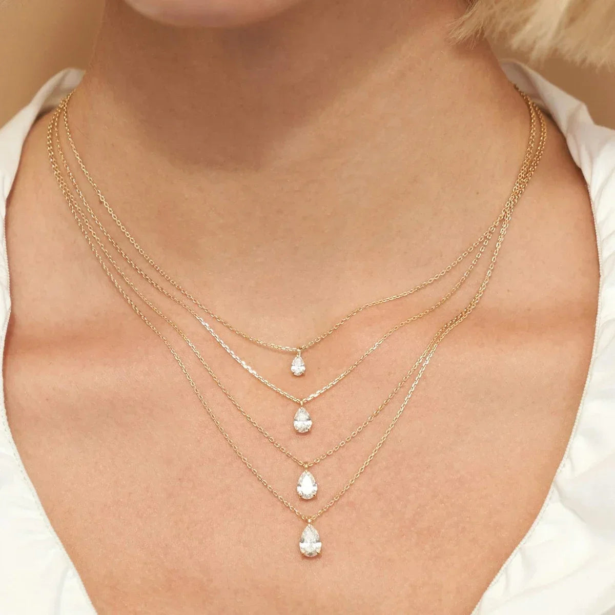 Colar Feminino com Pingente de Moissanite em Ouro 14K.