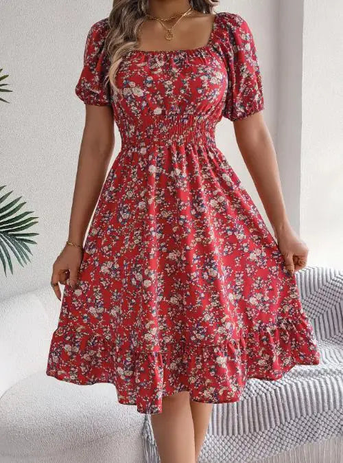 Vestido Feminino Curto Estampado com Decote Quadrado e Mangas Bufantes.
