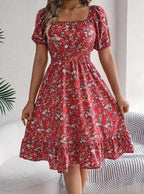 Vestido Feminino Curto Estampado com Decote Quadrado e Mangas Bufantes.
