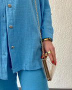 Conjunto Feminino Casual em Algodão, Poliéster e Linho com Camisa Abotoada e Calça Reta.