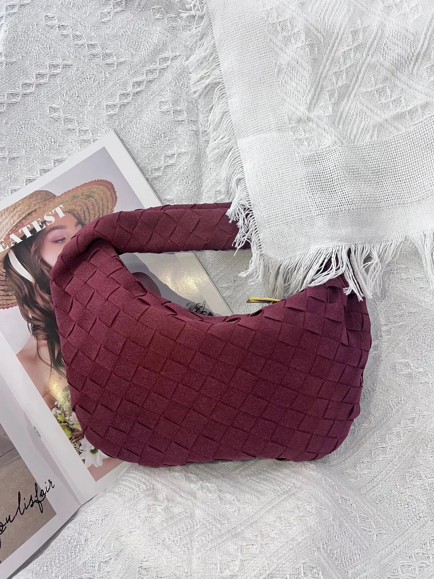 Bolsa Feminina de Seda e Couro Sintético com Design Sofisticado e Funcional