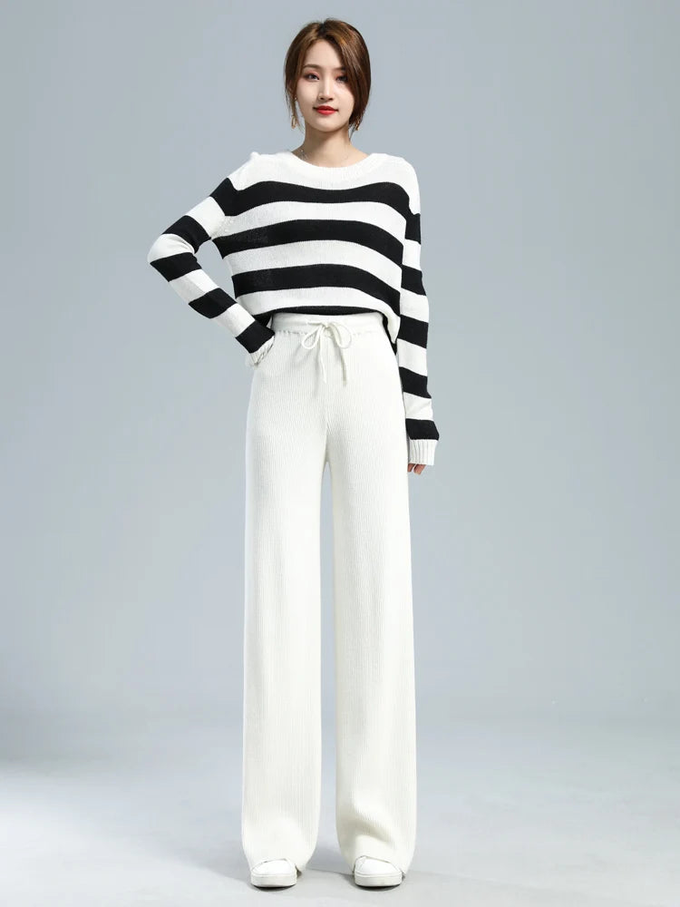 Calça Feminina de Malha Larga em Lã Merino.